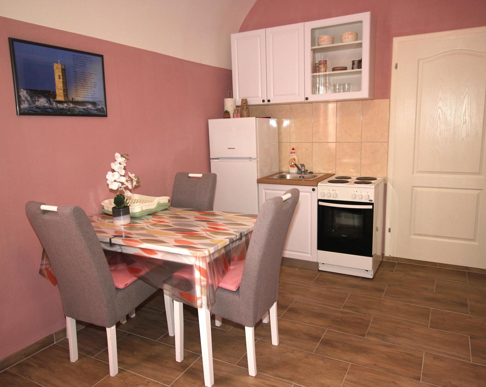 Apartment Studio Apartman Maro *